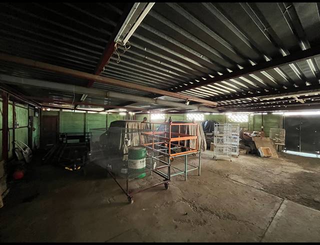 1,400M² WORKSHOP FOR SALE IN VULCANIA